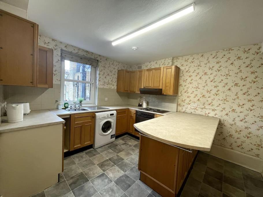 Old School Grandma London Experience ! Appartement Buitenkant foto